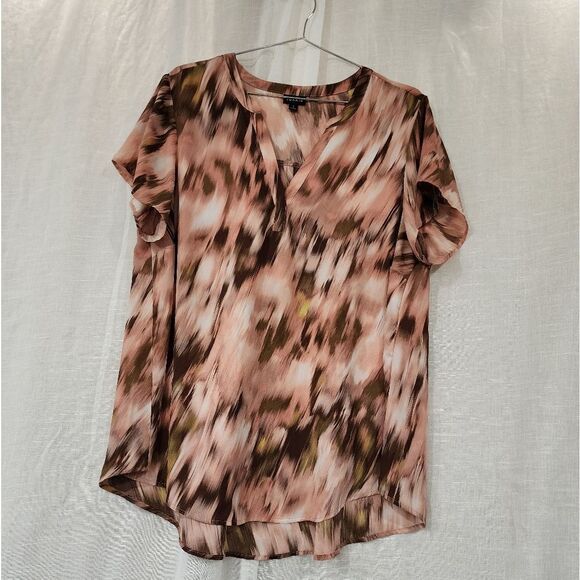 Torrid Water Color Print Georgette Hi-Low Short Sleeve Blouse - Picture 3 of 10